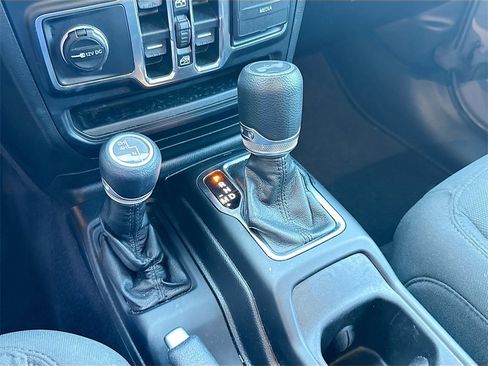 Used 2021 Jeep Wrangler Unlimited Sport image 17