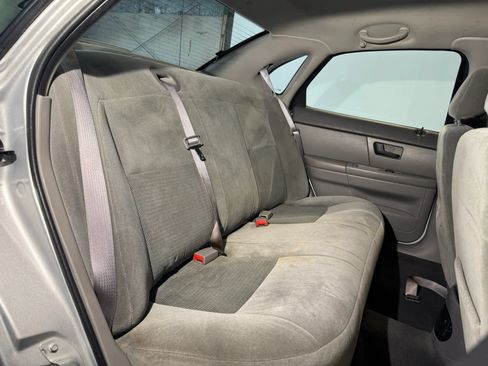 Used 2007 Ford Taurus SE FWD image 22