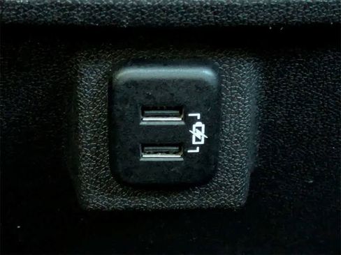 Used 2017 Chevrolet Traverse Premier image 19