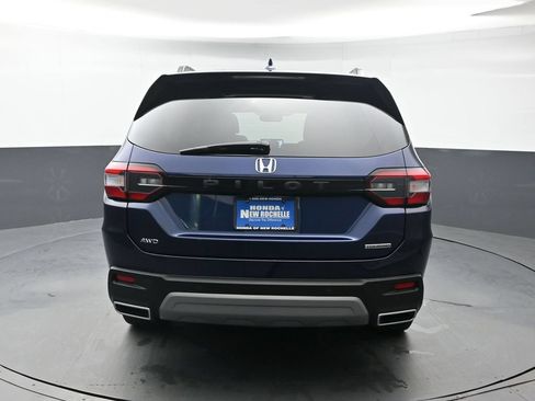 Certified 2024 Honda Pilot Touring image 5