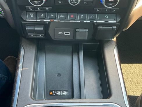 Used 2022 GMC Sierra 3500 Denali w/ Denali Ultimate Package AWD/4WD image 31