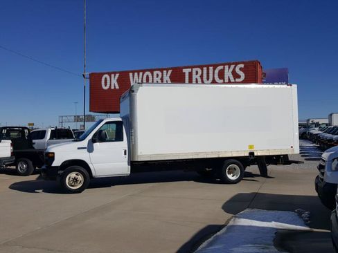 Used 2017 Ford E-350 and Econoline 350 Super Duty RWD image 2