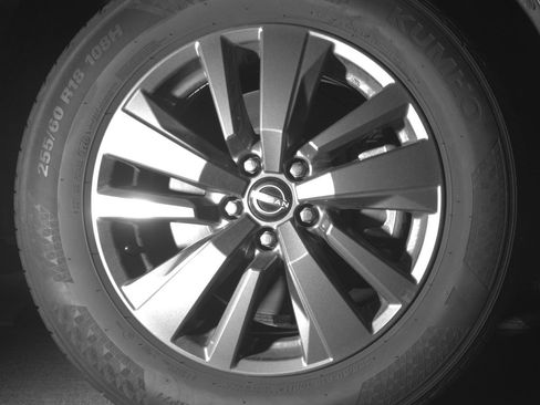 Used 2025 Nissan Pathfinder SV image 13