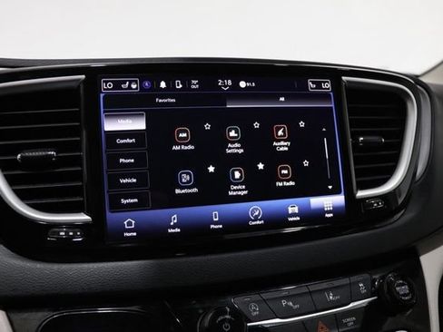 Used 2023 Chrysler Pacifica Touring-L FWD image 27