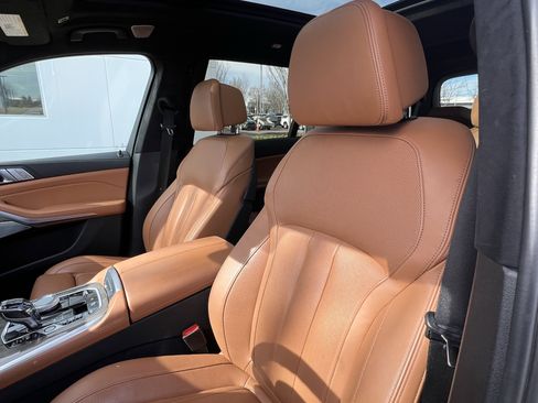 Used 2021 BMW X7 M50i image 16