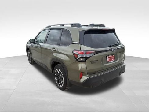 Used 2025 Subaru Forester Premium AWD/4WD image 5