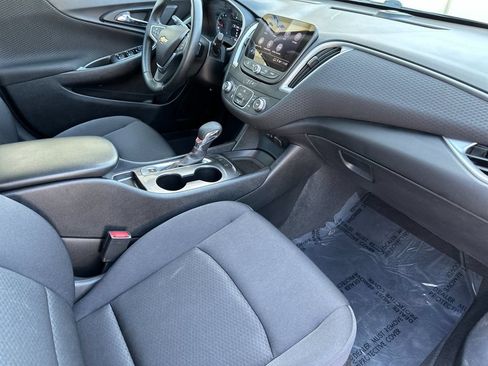 Used 2025 Chevrolet Malibu RS FWD image 14