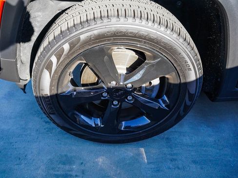 Used 2023 Jeep Grand Cherokee L Limited w/ Black Appearance Package image 5