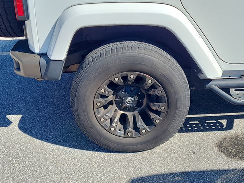 Used 2017 Jeep Wrangler 75th Anniversary image 8