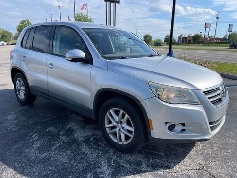 Used 2011 Volkswagen Tiguan S image 2