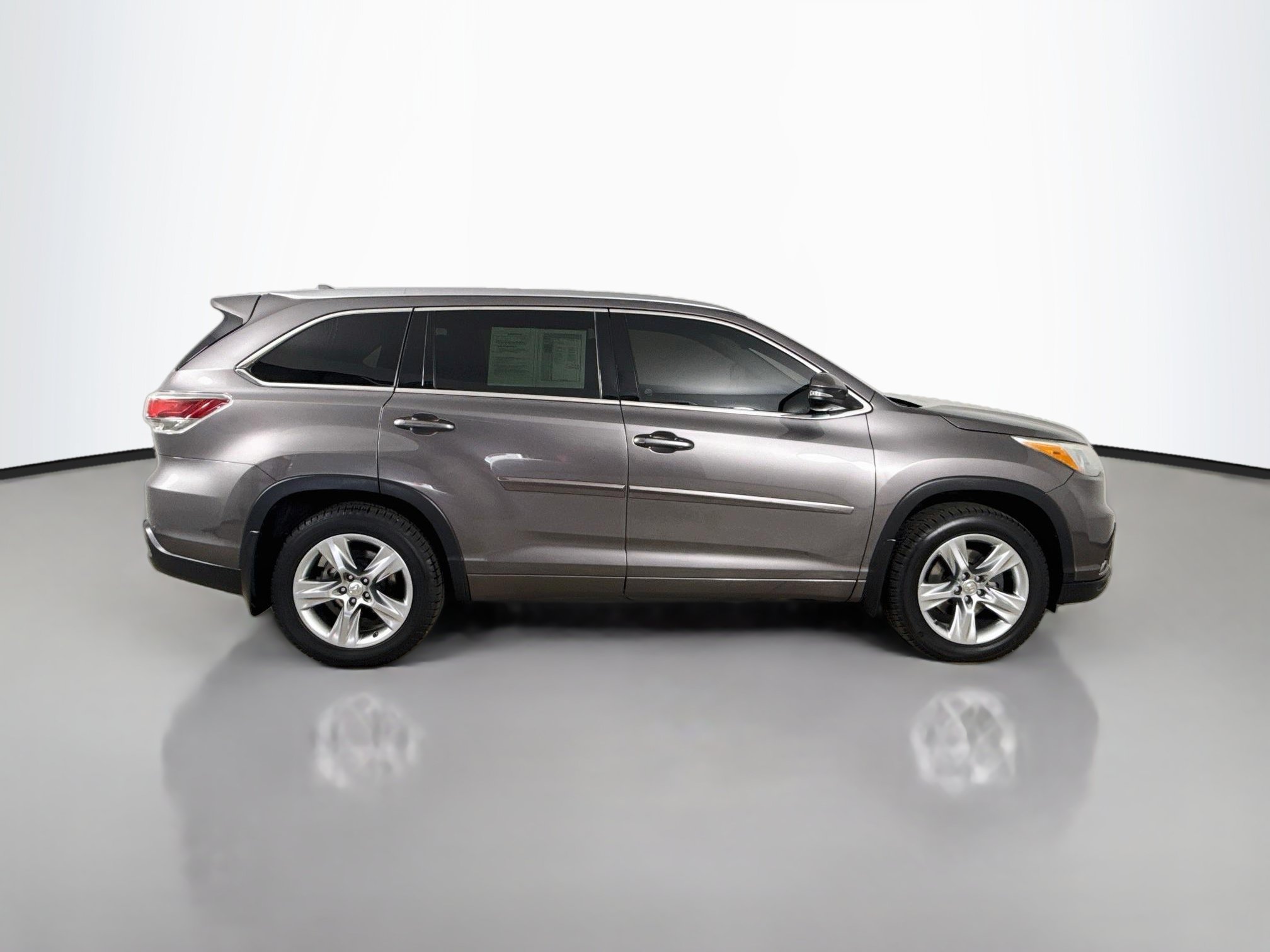 Used 2015 Toyota Highlander Limited w/ Driver Technology Package AWD/4WD image 9