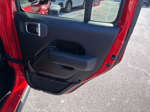 Certified 2025 Jeep Wrangler Unlimited Rubicon 4xe w/ Convenience Group image 9