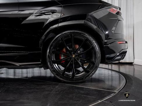 Used 2022 Lamborghini Urus AWD/4WD image 7