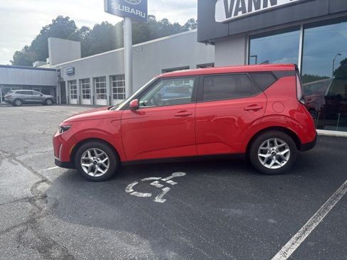 Used 2024 Kia Soul LX w/ Option Group 015 FWD image 2