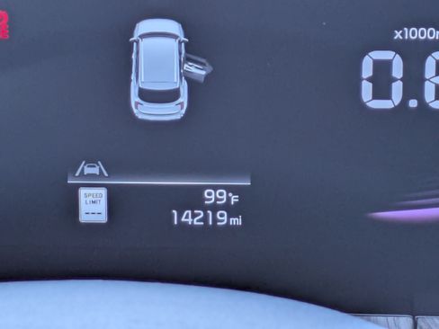 Used 2025 Kia Telluride EX w/ EX Captain's Chair Package FWD image 31