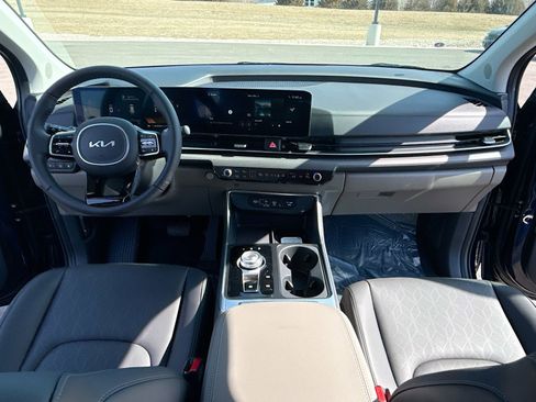 New 2026 Kia Carnival EX image 3