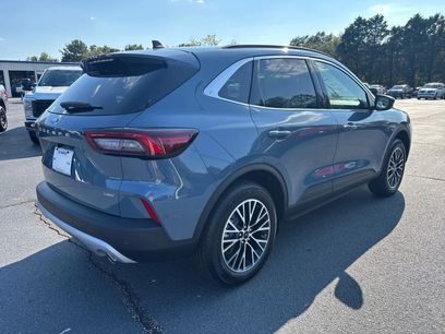 New 2025 Ford Escape SE
