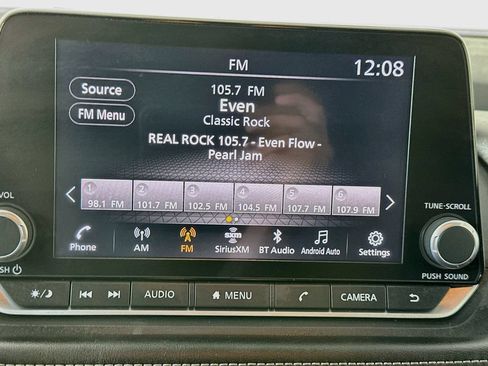 Used 2025 Nissan Rogue SV FWD image 17