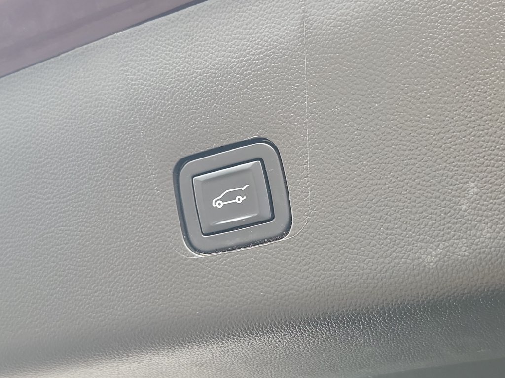 Used 2023 Chevrolet Traverse LT AWD/4WD image 35