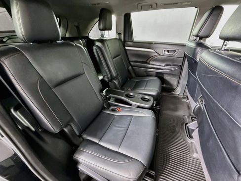 Used 2017 Toyota Highlander XLE AWD/4WD image 27