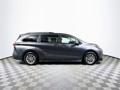 Used 2025 Toyota Sienna XLE image 9