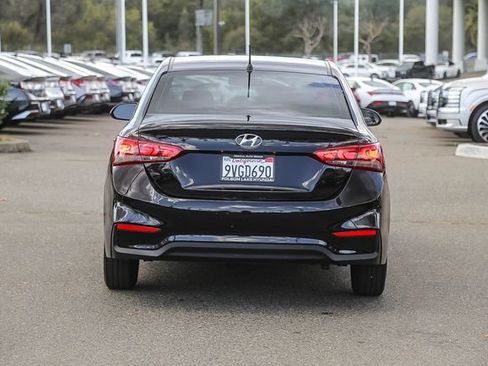 Certified 2022 Hyundai Accent SE image 4