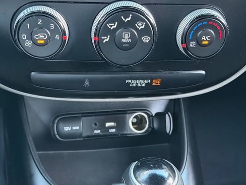 Used 2019 Kia Soul FWD image 25