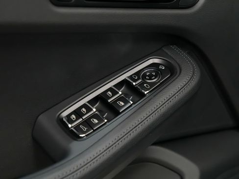 New 2026 Porsche Macan image 23