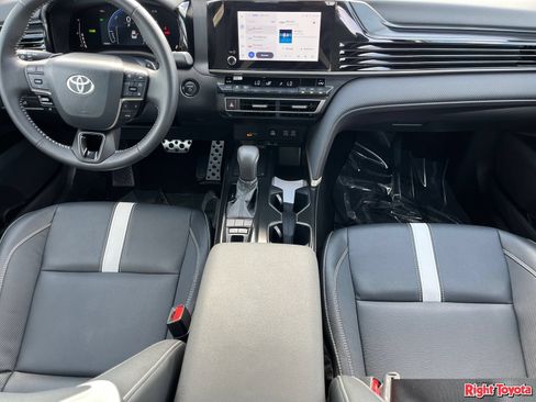 Used 2026 Toyota Camry SE FWD image 18