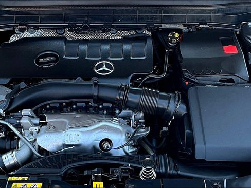 Used 2023 Mercedes-Benz GLB 250 4MATIC image 9