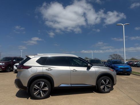 Certified 2022 Nissan Rogue Platinum w/ Head-Up Display Package image 22