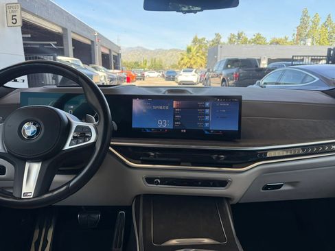 Used 2023 BMW X7 xDrive40i w/ Executive Package image 9