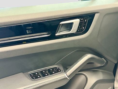 Used 2020 Porsche Cayenne AWD/4WD image 20