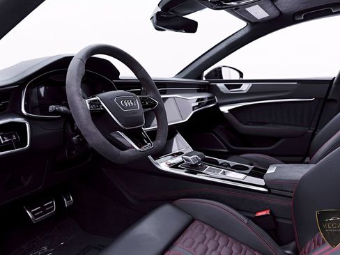 Used 2024 Audi RS 7 Performance AWD/4WD image 2