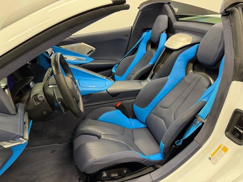 Used 2022 Chevrolet Corvette Stingray Premium Conv w/ Z51 Performance Package RWD image 4