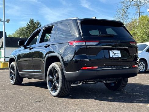 New 2025 Jeep Grand Cherokee Altitude image 8