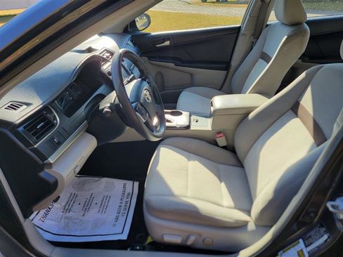 Used 2012 Toyota Camry LE image 9