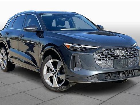 Used 2025 Audi Q5 Premium Plus w/ Premium Plus AWD/4WD image 2