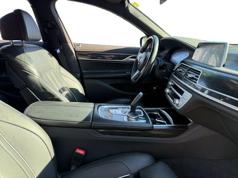 Used 2022 BMW 740i w/ M Sport Package image 14