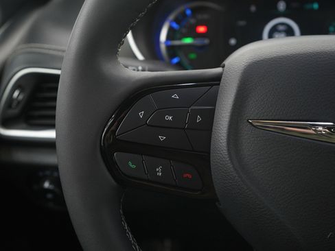 Used 2022 Chrysler Pacifica Limited w/ S Appearance Package image 25