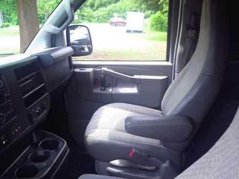 Used 2016 Chevrolet Express 3500 LT w/ LT Preferred Equipment Group RWD image 10