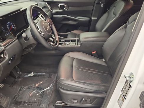 Used 2023 Kia Sorento S image 11
