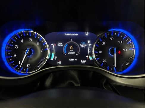Used 2022 Chrysler Pacifica Touring-L FWD image 23