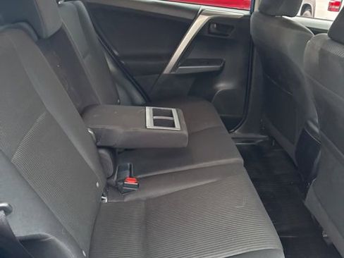 Used 2018 Toyota RAV4 LE image 15