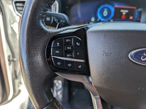 Used 2021 Ford Explorer King Ranch w/ Premium Technology Package image 22