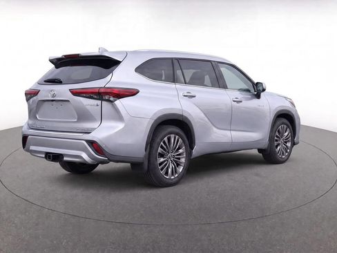 Used 2021 Toyota Highlander Platinum AWD/4WD image 3
