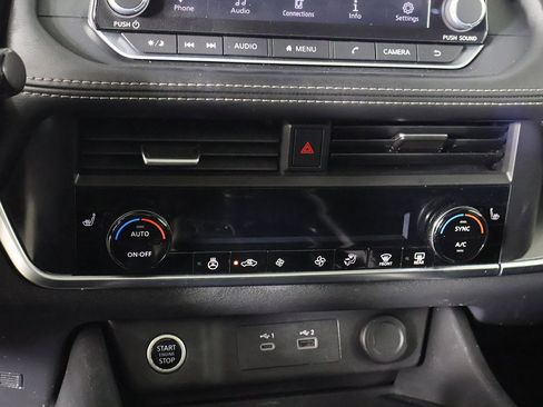 Used 2023 Nissan Rogue SV w/ SV Premium B Package image 40