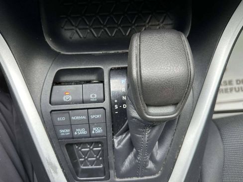 Used 2021 Toyota RAV4 LE AWD/4WD image 33