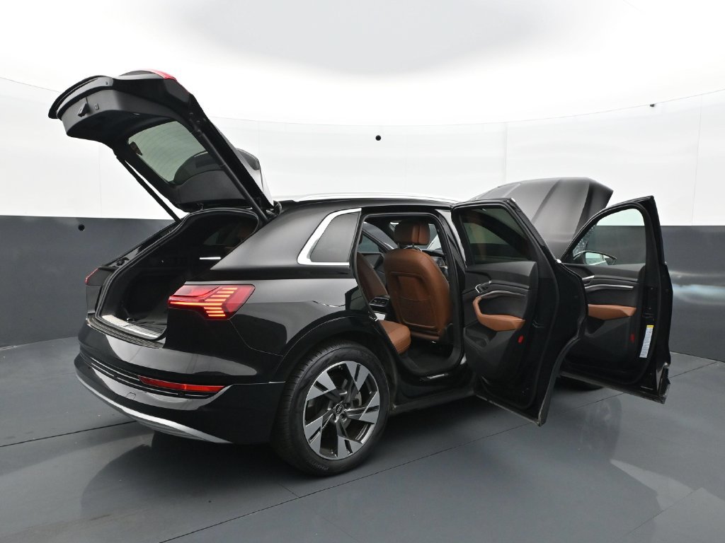 Used 2023 Audi e-tron Premium AWD/4WD image 34