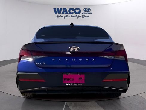 Used 2025 Hyundai Elantra Sport image 8